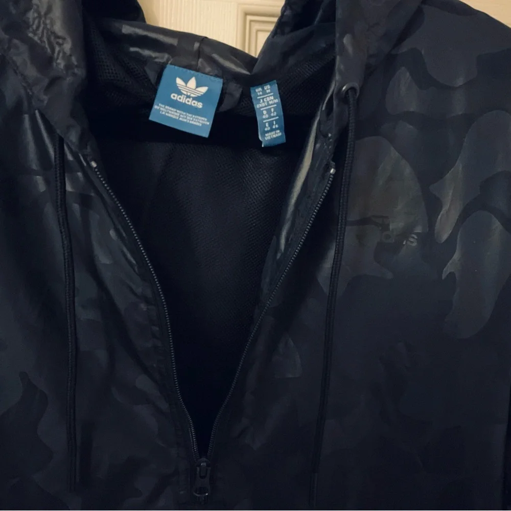 Adidas Originals Seoul Winter Embossed Windbreaker Women's size medium